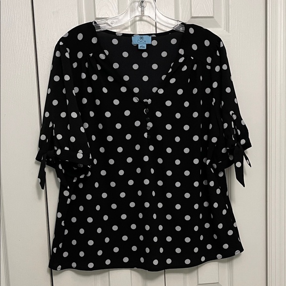 CeCe Tops - CeCe Black and White Polka Dot Blouse v neck